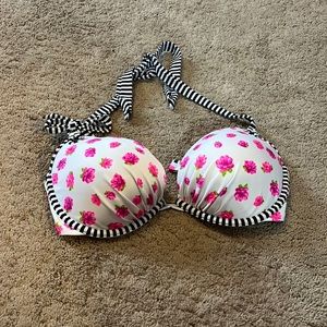 Victoria’s Secret bombshell swimsuit top